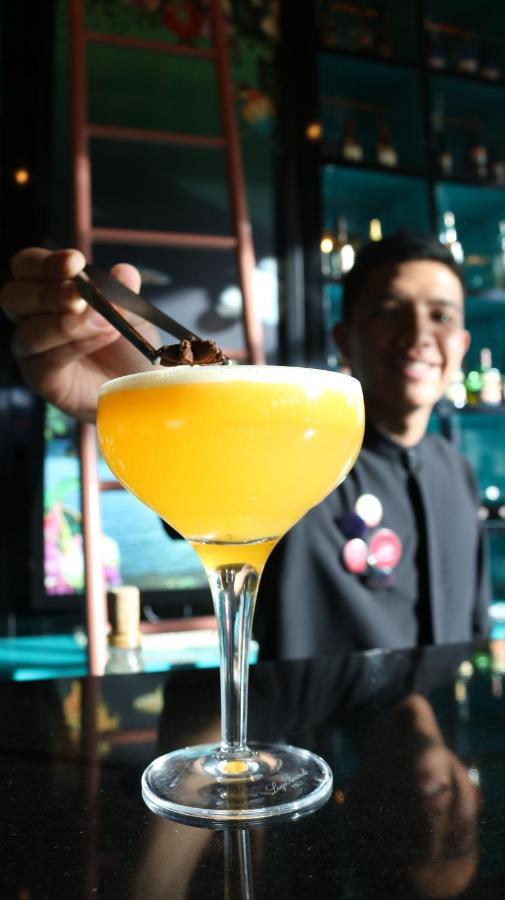 Hotel V1501 Пасто Екстериор снимка A bartender adding a garnish to a cocktail